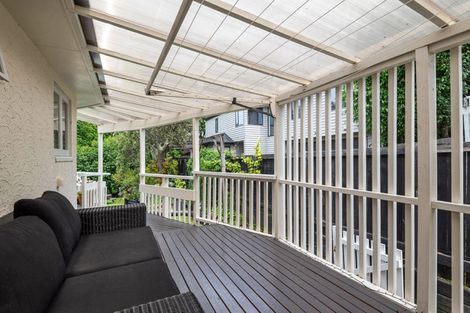 Photo of property in 27 Creamer Avenue, Belmont, Auckland, 0622