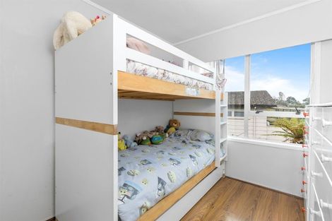 Photo of property in 2/120 Lynn Road, Bayview, Auckland, 0629