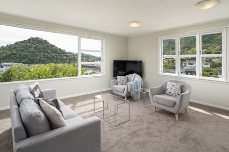 Photo of property in 34 Waikawa Road, Picton, 7220