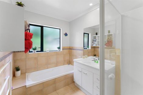 Photo of property in 15 Rifleman Lane, Paraparaumu Beach, Paraparaumu, 5032