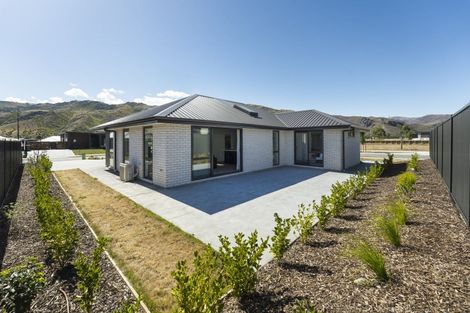 Photo of property in 2 Travertine Street, Cromwell, 9310