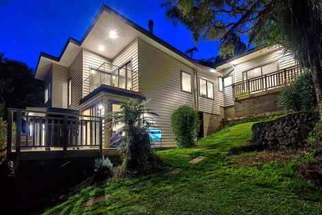 Photo of property in 23 Quinns Road, Waiatarua, Auckland, 0612