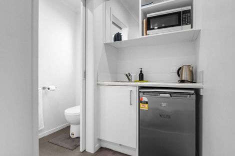 Photo of property in 33 Sandleigh Road, Hamilton Lake, Hamilton, 3204