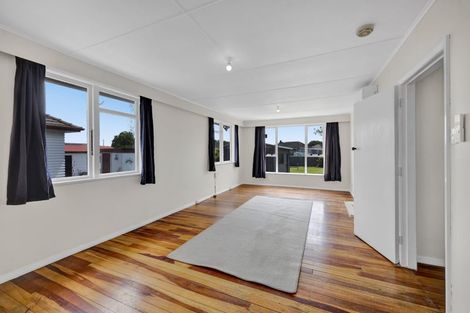 Photo of property in 6 Mcguire Street, Hawera, 4610