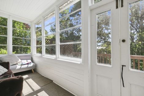 Photo of property in 66 Kelburn Parade, Kelburn, Wellington, 6012