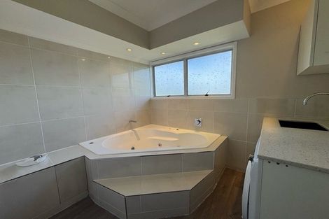 Photo of property in 86 Glamorgan Drive, Torbay, Auckland, 0630