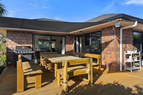 Photo of property in 17 Gandalf Crescent, Paraparaumu, 5032