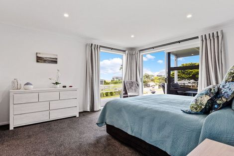 Photo of property in 4 Pinedale Crescent, Riversdale Beach, Masterton, 5872