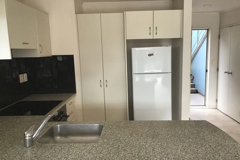 Photo of property in 1d/20 Ian Marwick Place, Birkenhead, Auckland, 0626