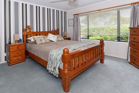 Photo of property in 10 Adair Place, Weymouth, Auckland, 2103