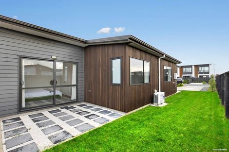 Photo of property in 2 Beardmore Lane, Papakura, 2110