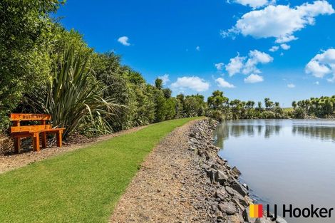 Photo of property in 98 Bushlake Way, Kingseat, Papakura, 2580
