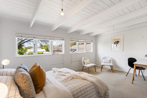 Photo of property in 8 Tiri Road, Milford, Auckland, 0620