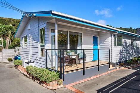 Photo of property in 39a Pukatea Street, Eastbourne, Lower Hutt, 5013