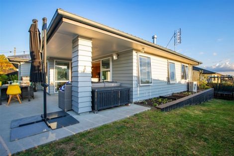 Photo of property in 14 Kahu Close, Orewa, 0931