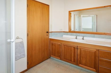 Photo of property in 32 Marine Parade, Mount Maunganui, 3116