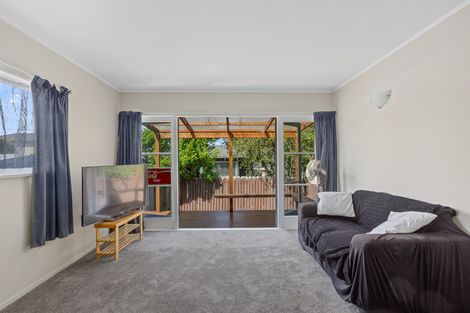Photo of property in 102 Taikata Road, Te Atatu Peninsula, Auckland, 0610