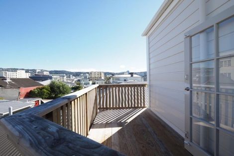 Photo of property in 16 Caroline Street, Mount Victoria, Wellington, 6011
