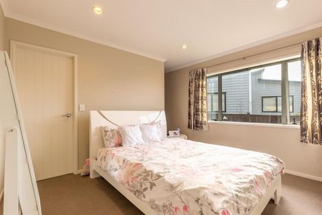 Photo of property in 16 Mcwhirters Farm Lane, Massey, Auckland, 0614
