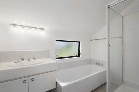 Photo of property in 3/27 Sunnynook Road, Forrest Hill, Auckland, 0620