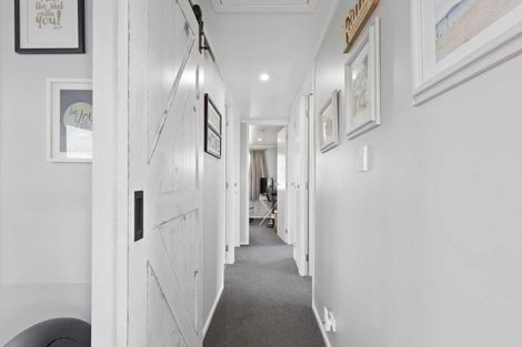 Photo of property in 7 Colonial Place, Kelvin Grove, Palmerston North, 4414