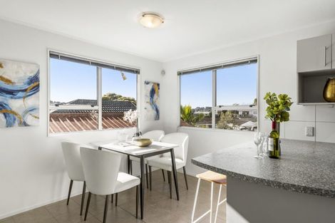 Photo of property in 3 Tesla Place, Totara Vale, Auckland, 0629