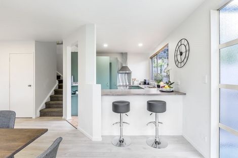 Photo of property in 18b Holiday Road, Stanmore Bay, Whangaparaoa, 0932