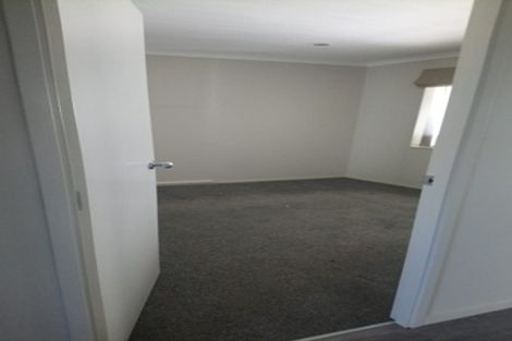 Photo of property in 8 Carisbrook Crescent, Papakura, 2110