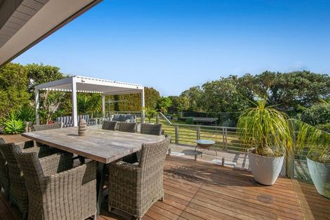 Photo of property in 88 Tiri Road, Tindalls Beach, Whangaparaoa, 0930