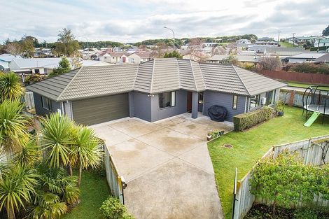 Photo of property in 8 Angelina Way, Kelvin Grove, Palmerston North, 4414