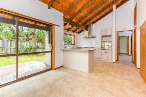 Photo of property in 5 Totara Road, Stanmore Bay, Whangaparaoa, 0932