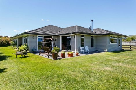 Photo of property in 19 Montgomery Crescent, Kinloch, Taupo, 3377