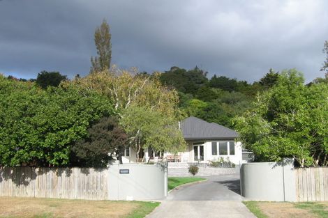 Photo of property in 72 Heretaunga Square, Silverstream, Upper Hutt, 5019