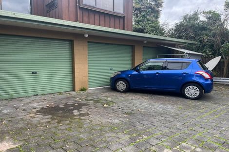 Photo of property in 2/4 Lyons Avenue, Murrays Bay, Auckland, 0630