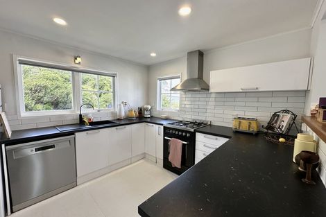 Photo of property in 24a Parklands Drive, Karori, Wellington, 6012