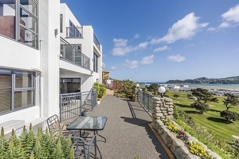 Photo of property in 8 Bunker Way, Strathmore Park, Wellington, 6022