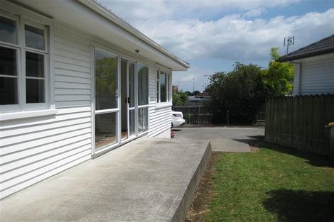 Photo of property in 2/66 Wellington Street, Howick, Auckland, 2014