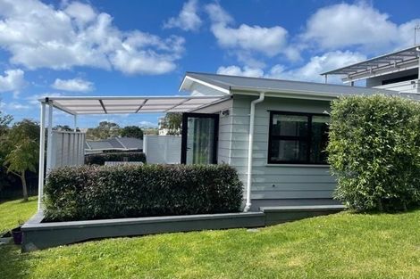 Photo of property in 32 Meadowood Drive, Unsworth Heights, Auckland, 0632