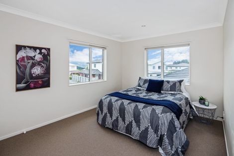 Photo of property in 242 Mark Avenue, Grenada Village, Wellington, 6037