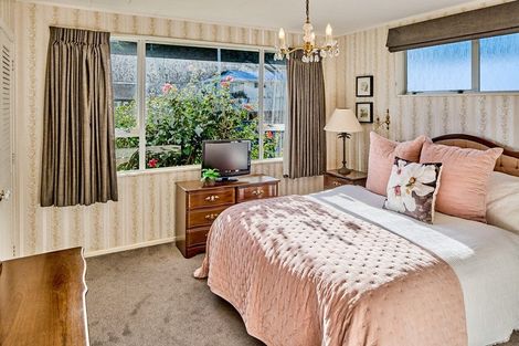 Photo of property in 54 Gloaming Hill, Titahi Bay, Porirua, 5022