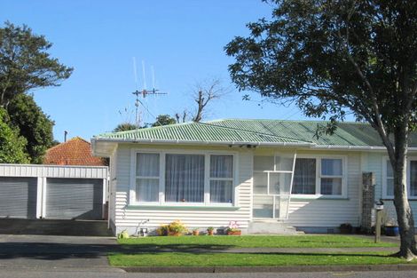 Photo of property in 55 Queenwood Road, Levin, 5510