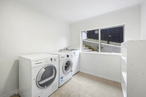 Photo of property in 1/5 Colmar Road, Mellons Bay, Auckland, 2014
