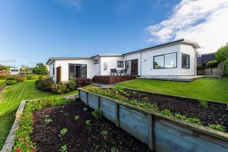 Photo of property in 21 Ferndale Drive, Waikanae, 5036