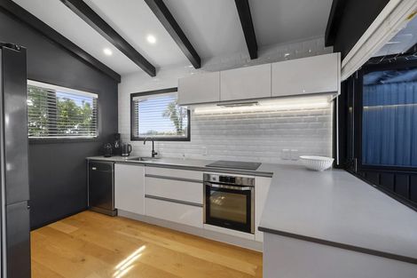 Photo of property in 18 Mayfair Place, Westown, New Plymouth, 4310