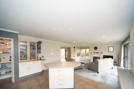 Photo of property in 12 Johnstone Drive, Fitzherbert, Palmerston North, 4410