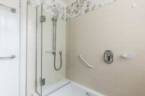 Photo of property in Owd Trafford Flats, 17 Brougham Street, Mount Victoria, Wellington, 6011