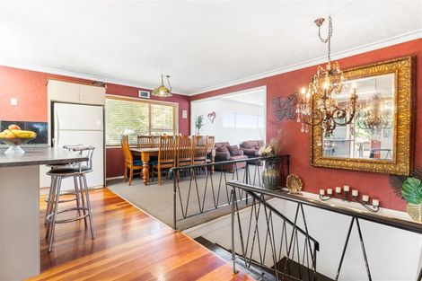 Photo of property in 36 Cascades Road, Pakuranga Heights, Auckland, 2010