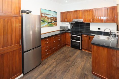 Photo of property in 1 Pah Road, Kawaha Point, Rotorua, 3010