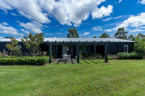 Photo of property in 1 Holden Way, Fitzherbert, Palmerston North, 4471