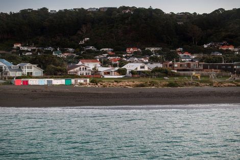 Photo of property in 7 Marine Parade, Seatoun, Wellington, 6022